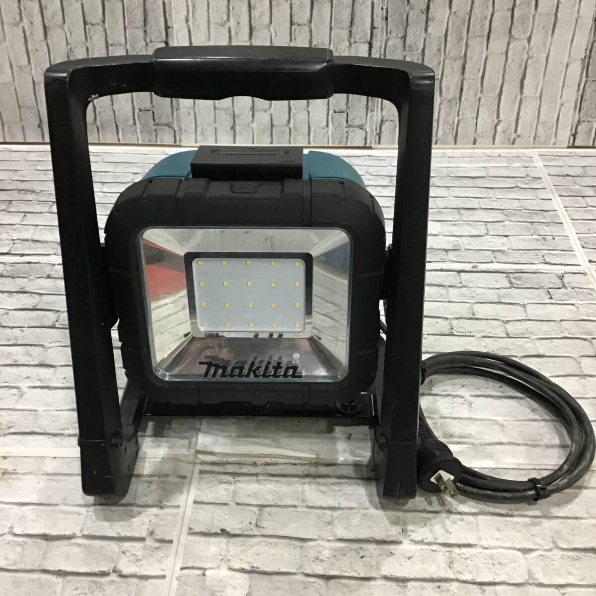 【中古品】★マキタ(makita) コードレスLEDスタンドライト ML805_画像1