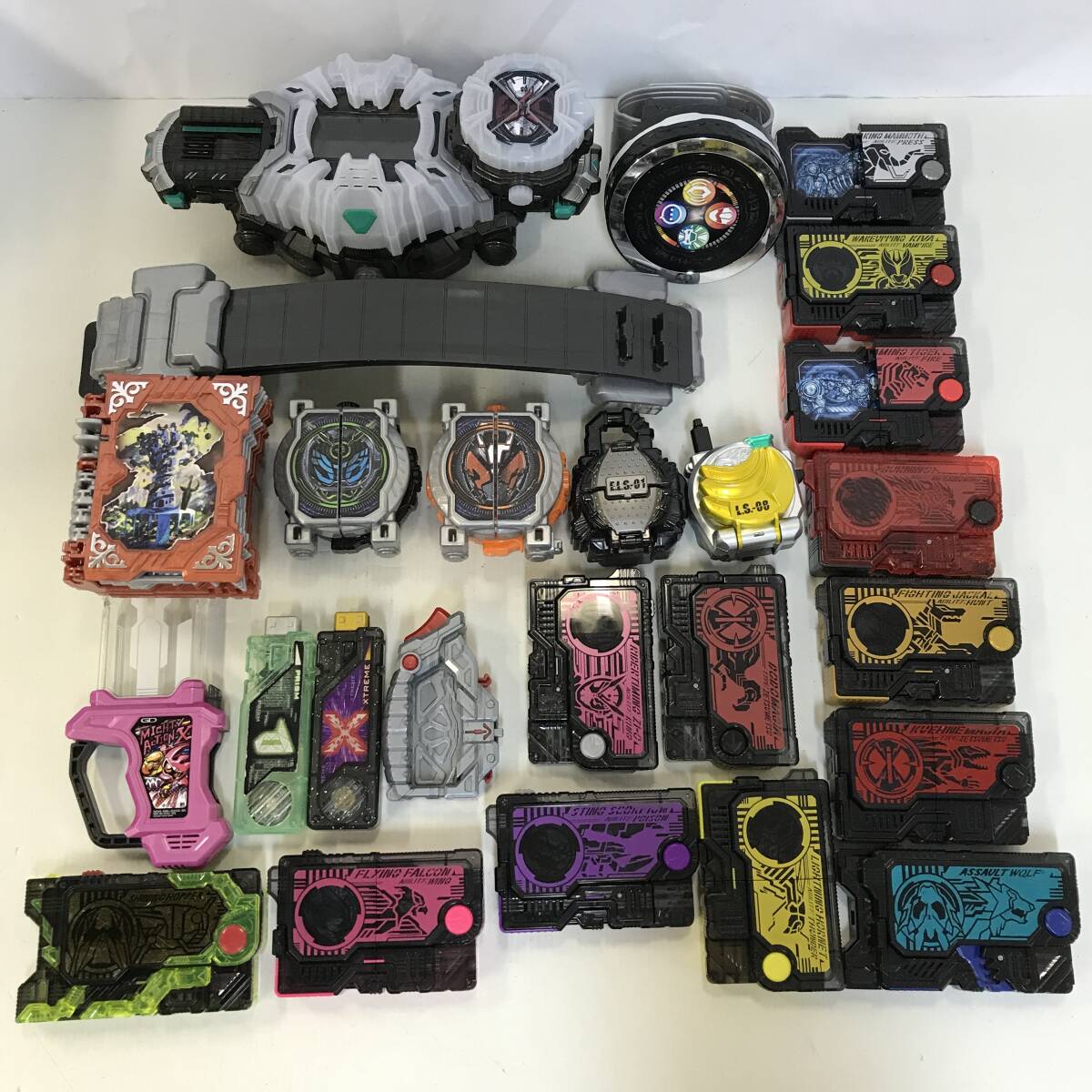 44 ジャンク品 仮面ライダーゼロワン プログライズキー 他 アイテム まとめ 中古品 (80)の画像1