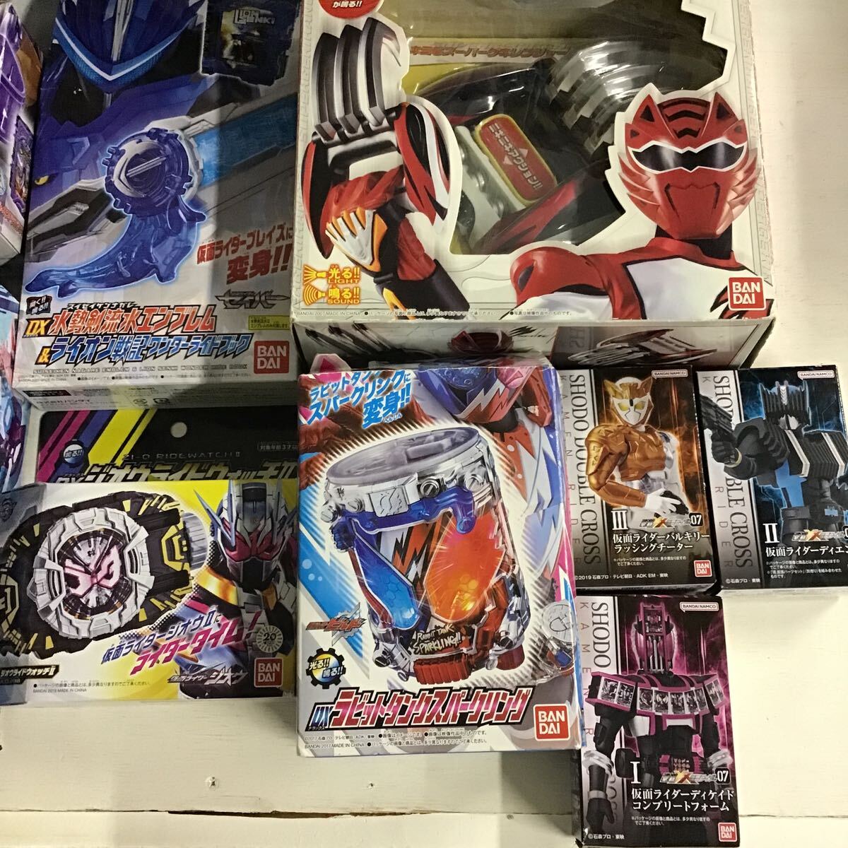 44【ジャンク扱い】仮面ライダーシリーズ 戦隊ヒーロー など 特撮 玩具 武器 アイテム 大量まとめ (140)_画像5