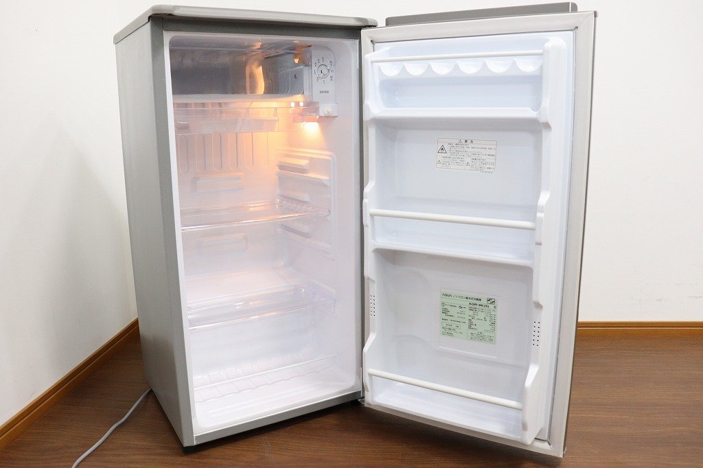 J5982◆AQUA◆冷蔵庫◆小型◆2022年製◆ノンフロン直冷式◆1ドア◆動確済◆AQR-8K(S)の画像3