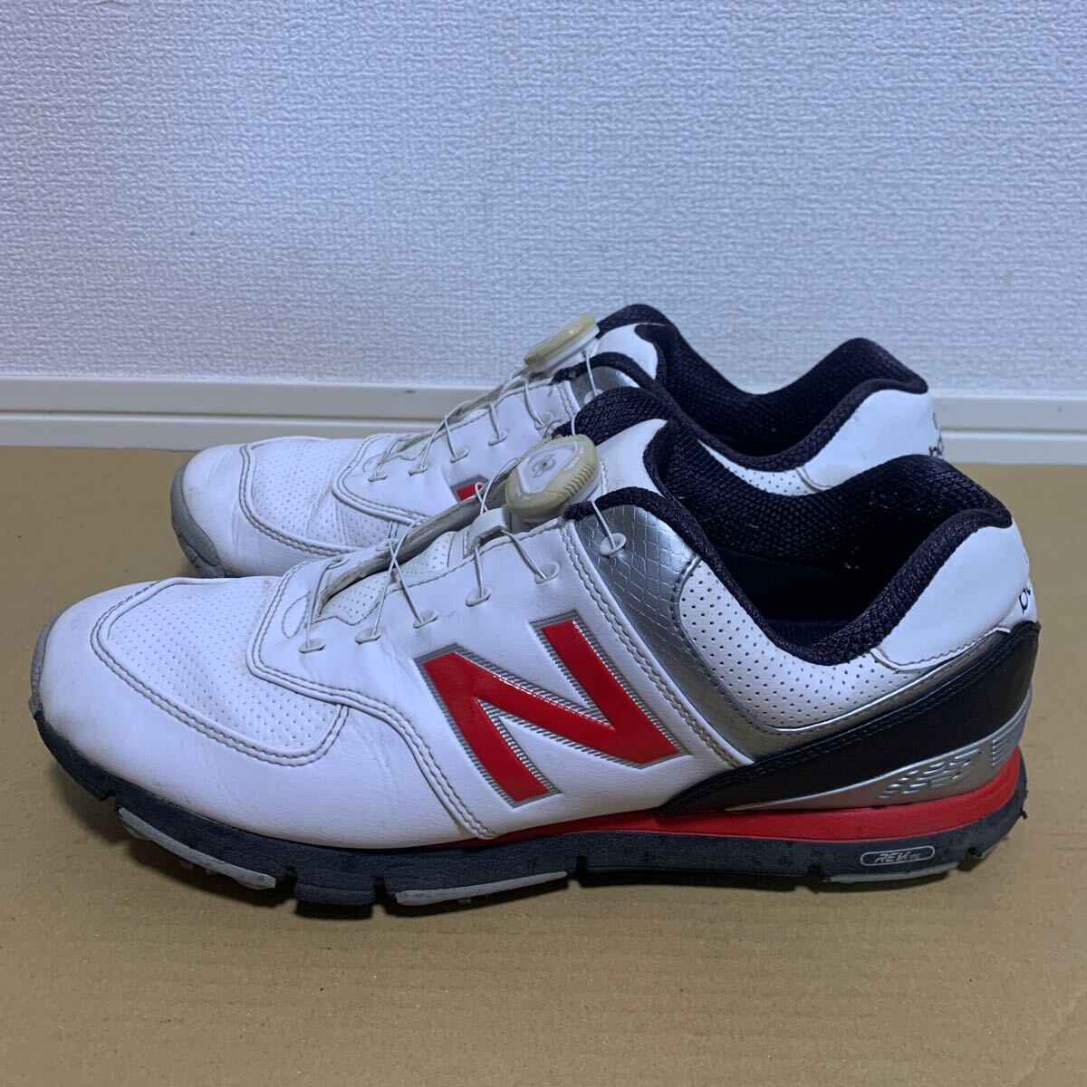 メンズ 27.5cm NEW BALANCE ニューバランス MGB574WR ゴルフシューズ ホワイト レッド ブラックの画像2