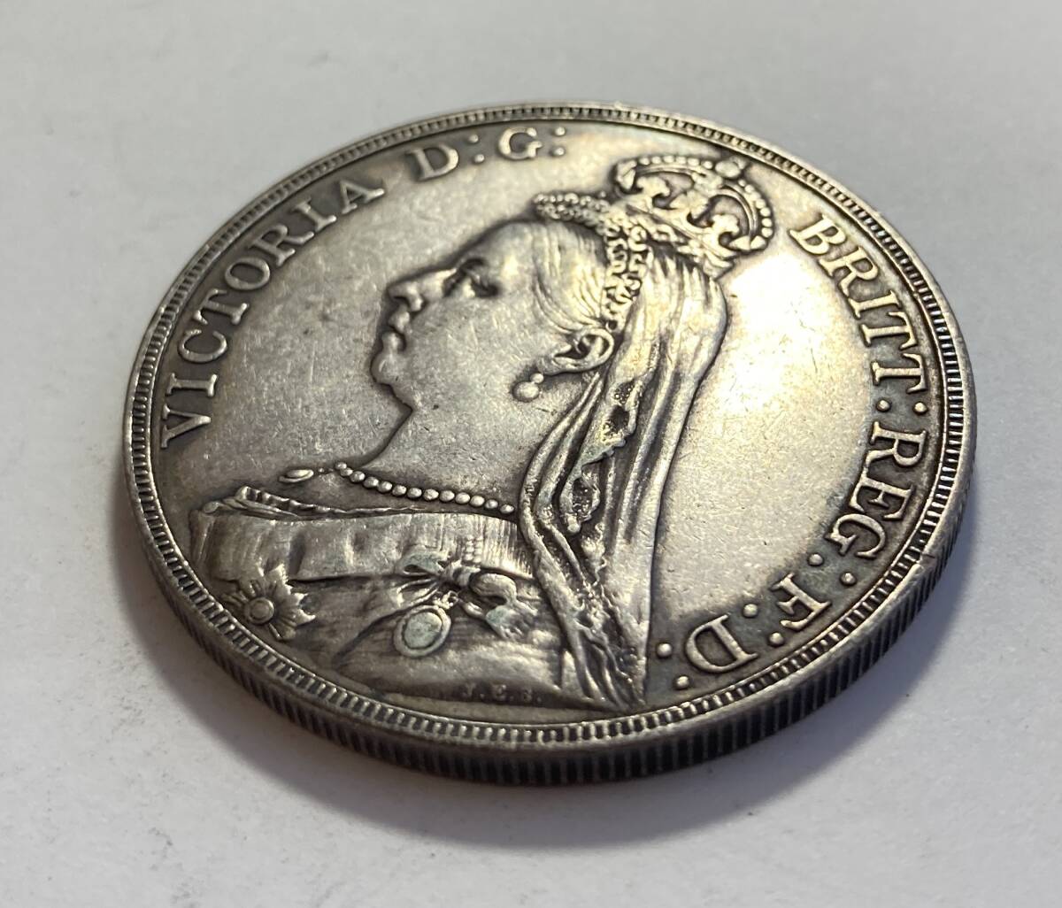 １円スタート! ・1889 イギリス １クラウン銀貨 ビクトリア・アンティーク コインの画像3