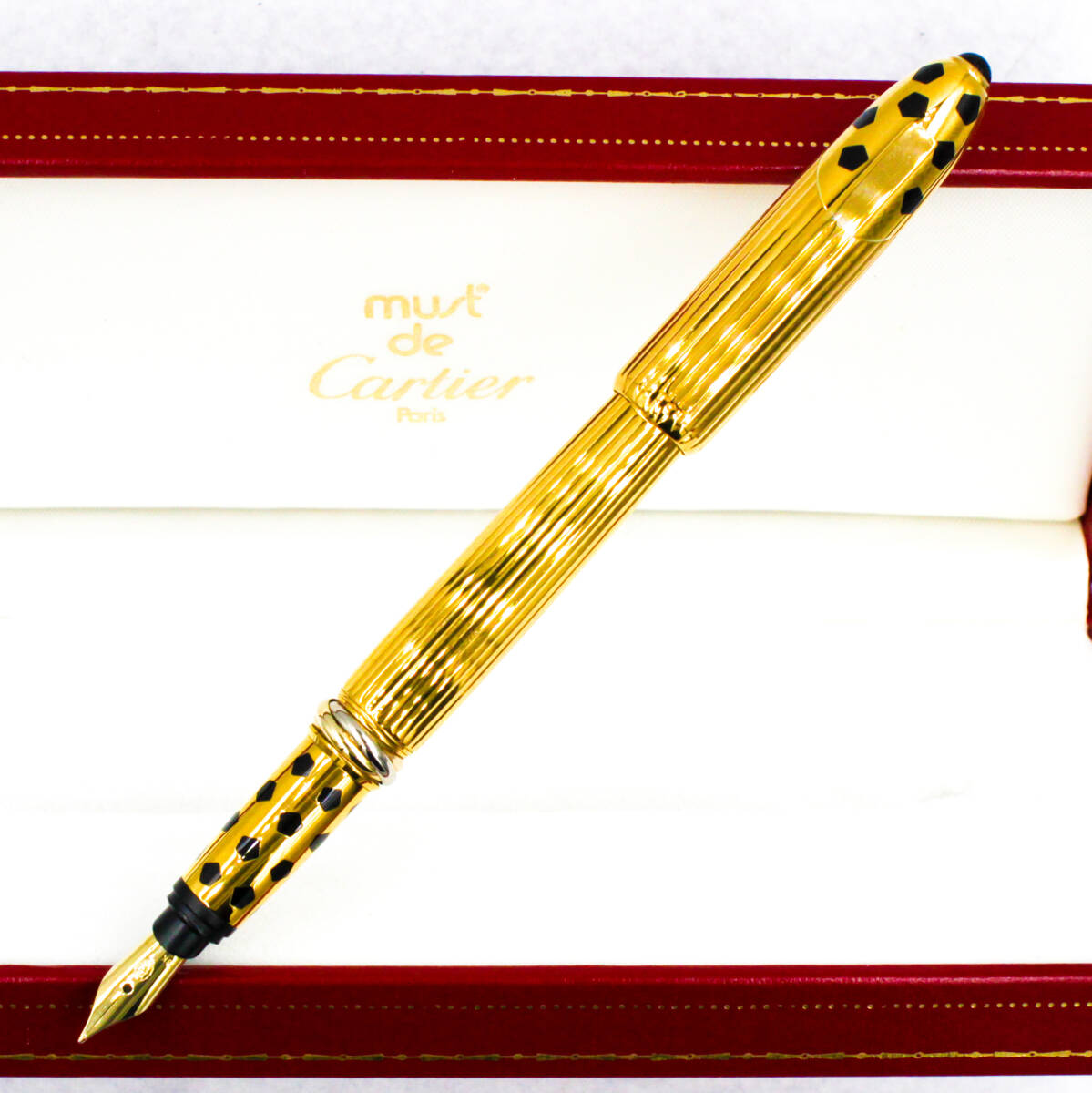 極美品 カルティエ パシャ パンテール・ドゥ・カルティエ ゴールド ゴドロン 万年筆 ペリカン製１８金Ｍニブ コンバーター・元箱付 Cartierの画像3