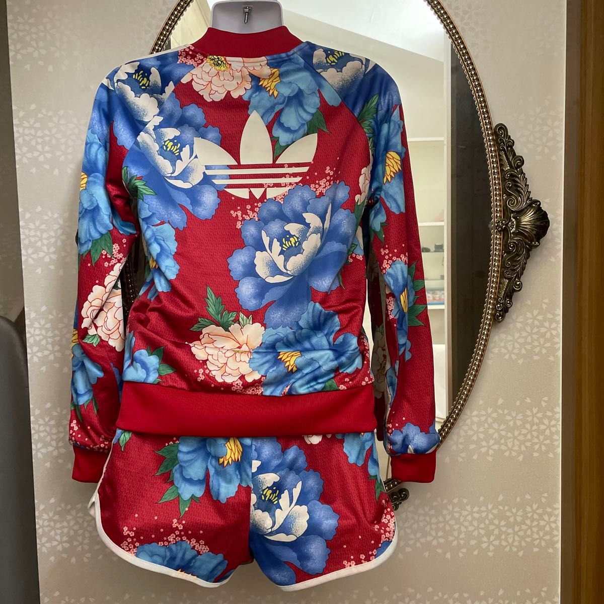 未使用 アディダスオリジナルスxザファームカンパニーコラボ花柄 未使用 アディダスオリジナルスxザファームカンパニーコラボ花柄
