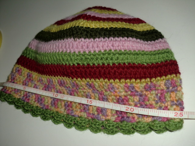 80代のおばーちゃんが自己流で編んだニット帽　いろいろしましま　春秋冬用　ハンドメイド