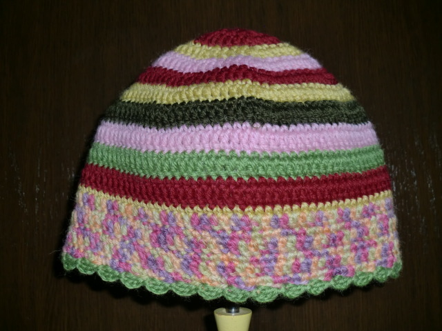 80代のおばーちゃんが自己流で編んだニット帽　いろいろしましま　春秋冬用　ハンドメイド