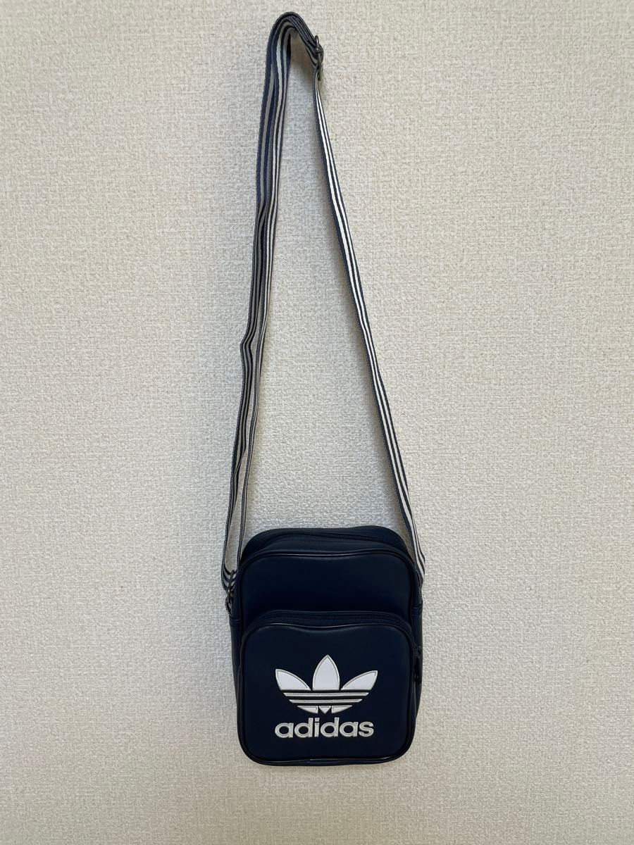 adidasショルダーバッグ