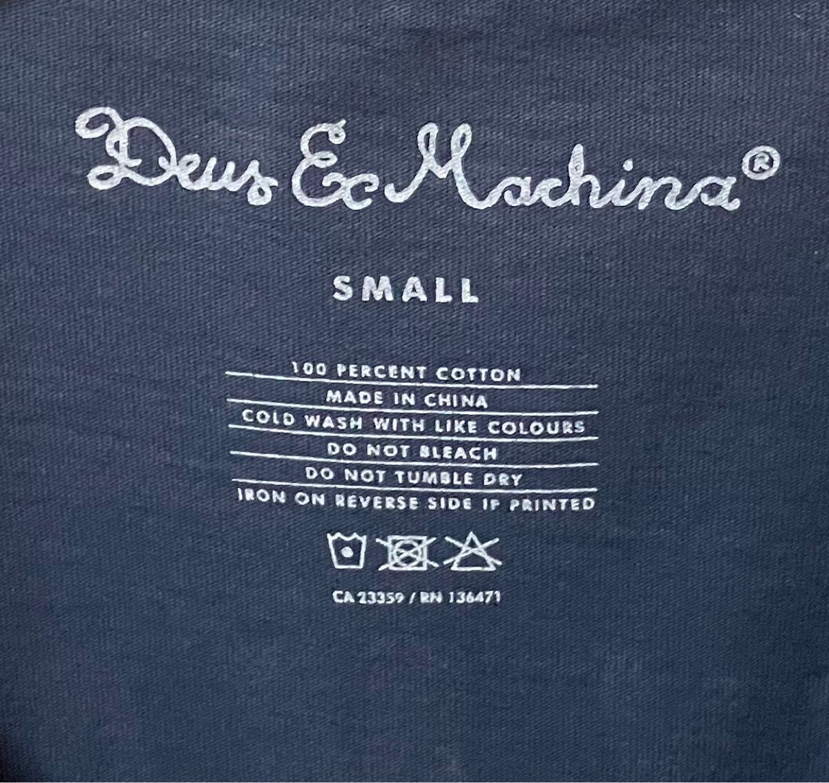 DEUS EX MACHINA デウスエクスマキナ　ブランドロゴTシャツ　バックプリントTシャツ　染み込みプリントTシャツ