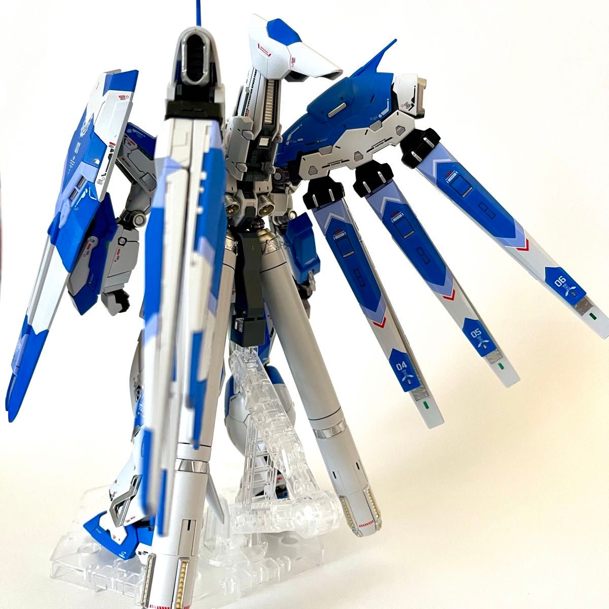 RX-93-ν2 Hi-ν GUNDAM ハイニューガンダム 完成品 RG 1/144 RX-93-ν2 Hi-ν GUNDAM ハイニューガンダム 完成品 RG 1/144