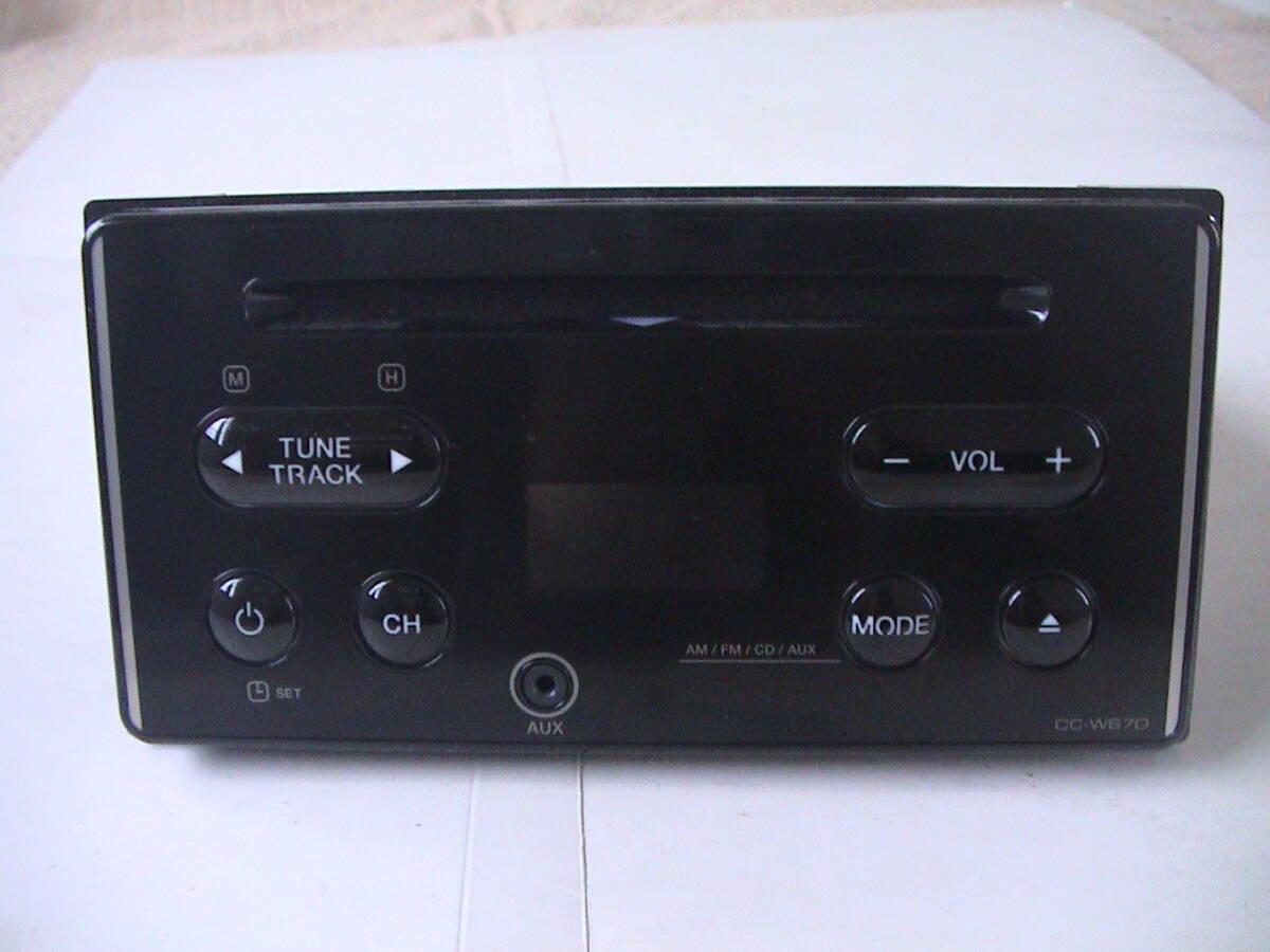 ダイハツ純正CDデッキ、CC-W67D、CD/FM/AM/AUX、2DINタイプ◆動作確認済、中古美品◆08600-K9032_画像2