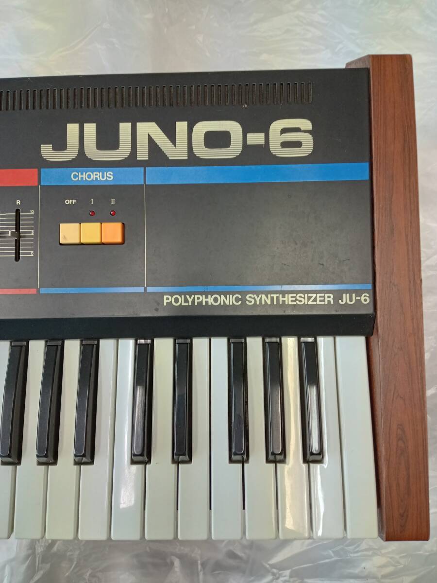 発音しましたがジャンク Roland JUNO-6 ポリフォニックシンセサイザー ソフトケース付き JU-6 ジュノー JUPITER_パネル・鍵盤の様子