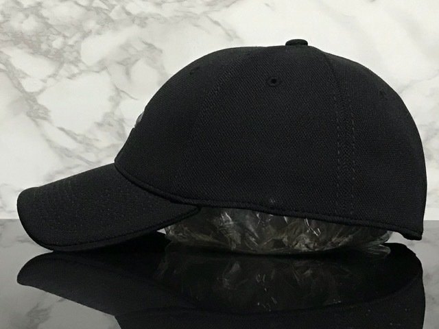 【未使用品】53E クール★OAKLEY オークリー キャップ 帽子 CAP クールなブラックの伸縮素材にグレーロゴ！《伸縮前59㎝～62㎝位迄》_画像3