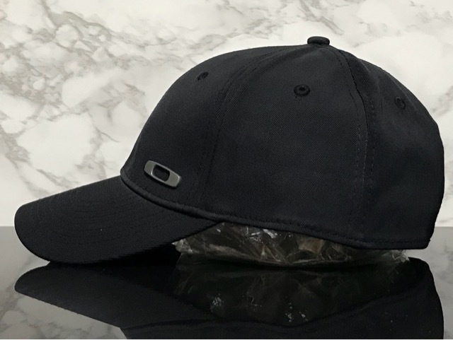 【未使用品】47B★OAKLEY オークリー キャップ 帽子 CAP 上品で高級感のあるブラックの伸縮素材にメタル製ロゴ♪《伸縮前57㎝～60㎝位迄》_画像3