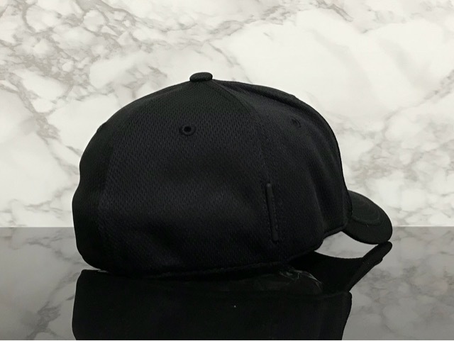 【未使用品】66A★OAKLEY オークリー スポーツキャップ 帽子 CAP 上品で高級感のあるデザインのブラック伸縮素材《伸縮前60㎝～63㎝位迄》_画像5