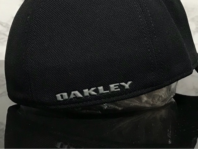 【未使用品】68A クール★OAKLEY オークリー キャップ 帽子 CAP クールなブラックの伸縮素材にグレーロゴ！《伸縮前58㎝～62㎝位迄》_画像5