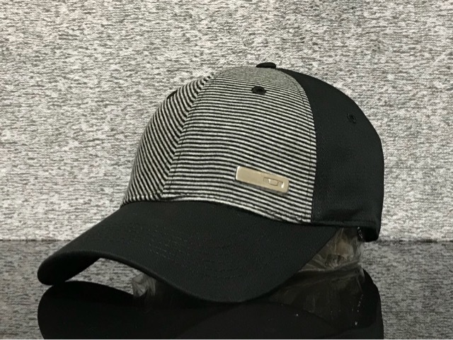 【未使用品】63D クール★OAKLEY オークリー キャップ 帽子CAP クールなシマ柄とブラックの伸縮素材にメタルピン《伸縮前59㎝～62㎝位迄》_画像1