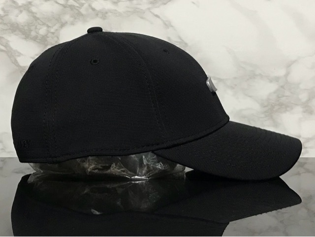 【未使用品】52E★OAKLEY オークリー キャップ 帽子 上品で高級感のあるブラックの伸縮素材にメタル製ロゴ♪《伸縮前60㎝～63㎝位迄》_画像3