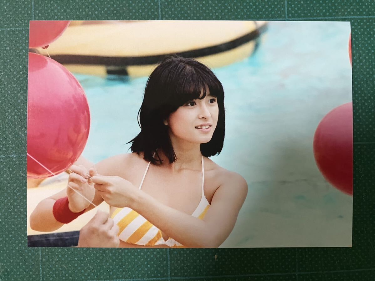 [ rare ] Kawai Naoko photograph yellow bikini beautiful black . Showa era star 80 period idol 