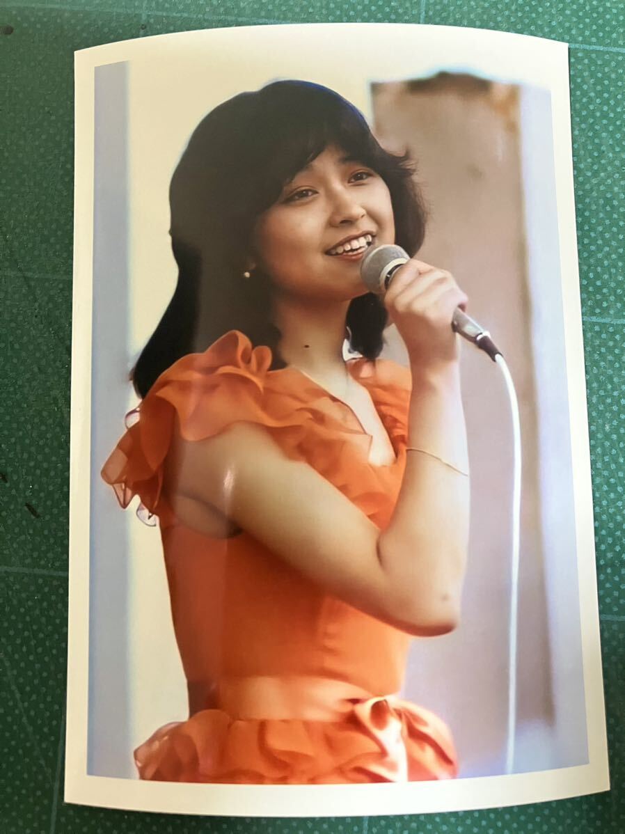 [ rare ] Ishikawa Hitomi photograph orange dress no sleeve Showa era star 