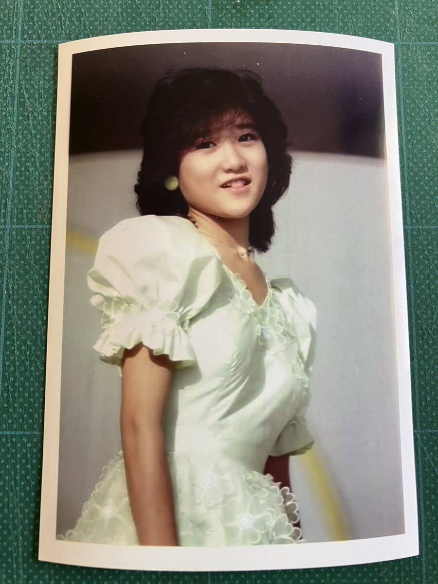 [ rare ] Okada Yukiko photograph manner. mischief?pichi parts plain dress Showa era star 80 period idol 