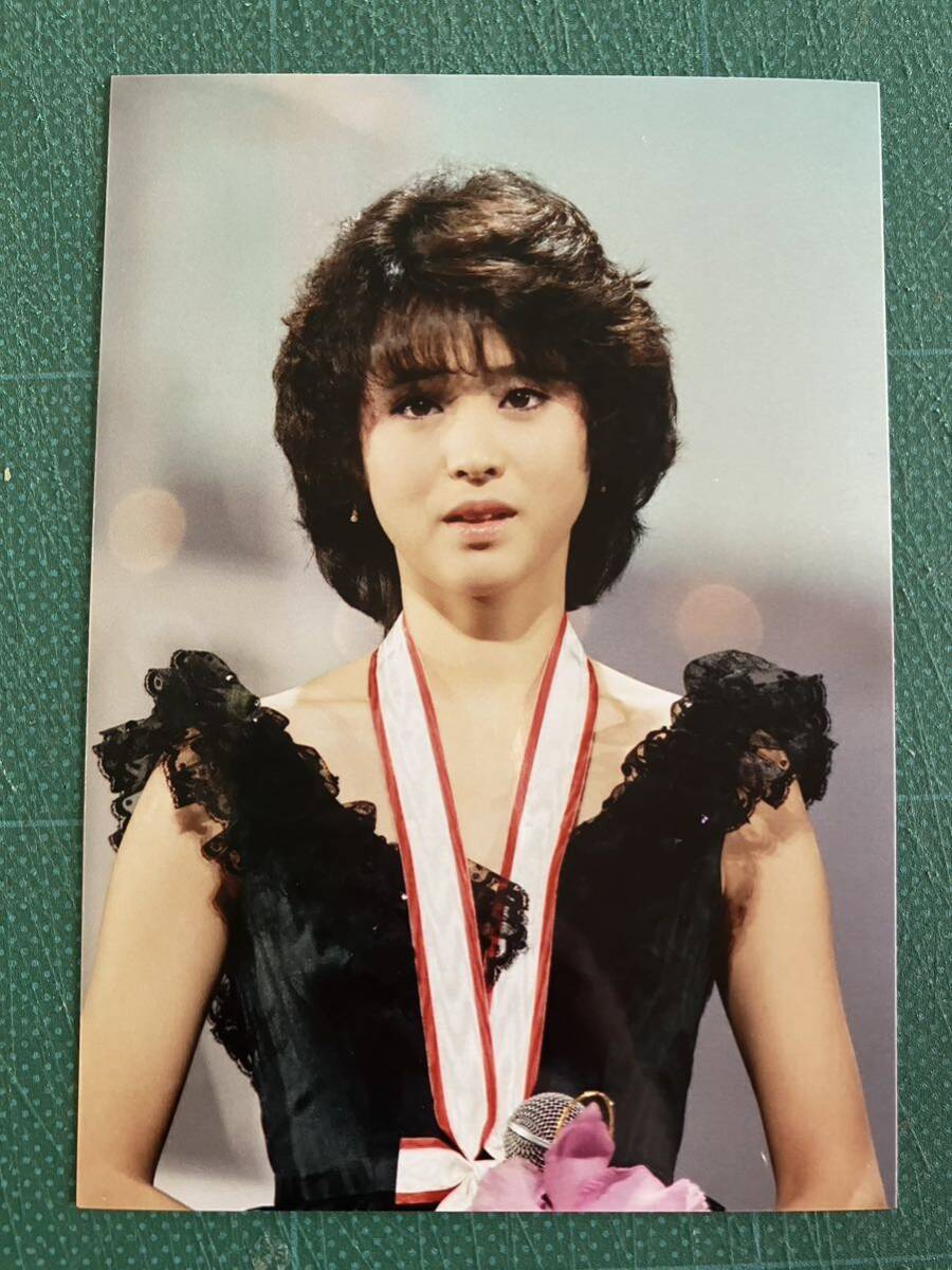 [ rare ] Matsuda Seiko photograph black medal nino ude Showa era star 80 period idol 