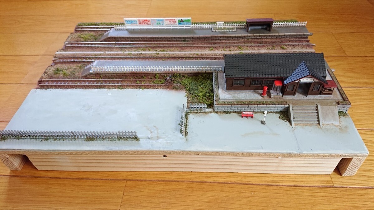 即決 Nゲージジオラマ背景田舎の駅舎鉄道模型電車飾り台 即決 Nゲージジオラマ背景田舎の駅舎鉄道模型電車飾り台