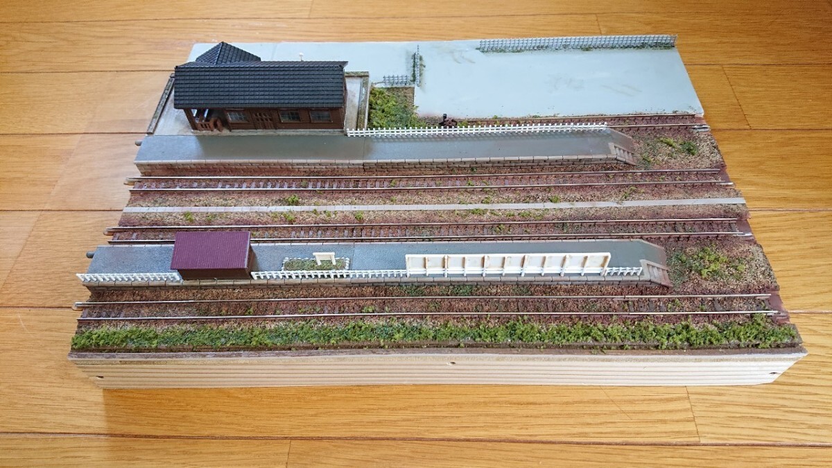 即決 Nゲージジオラマ背景田舎の駅舎鉄道模型電車飾り台 即決 Nゲージジオラマ背景田舎の駅舎鉄道模型電車飾り台