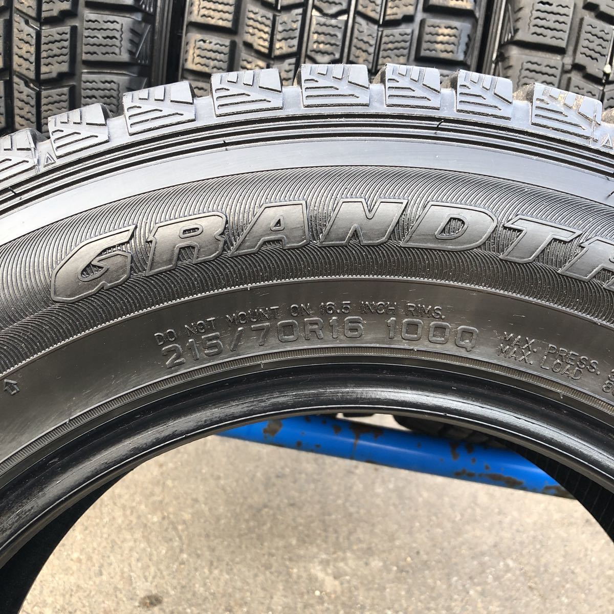 【送料無料】215/70R16 100Q（ダンロップ）GRANFTREK SJ7 4本 B.114_画像8