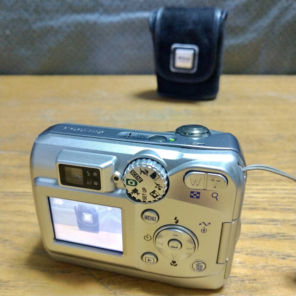 【美品】★Nikon COOLPIX 4100 シルバー 単三電池使用のコンパクトデジタルカメラ(ケース付き)★_画像8