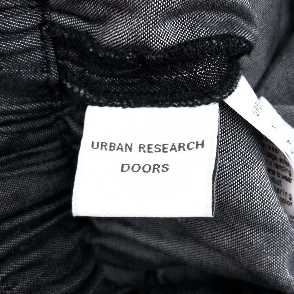 美品 URBAN RESEARCH DOORS アーバンリサーチ 定価8,800円 リヨセル デニム イージーパンツ 1(F) 黒 ブラック ワイドパンツ リラックス_画像3