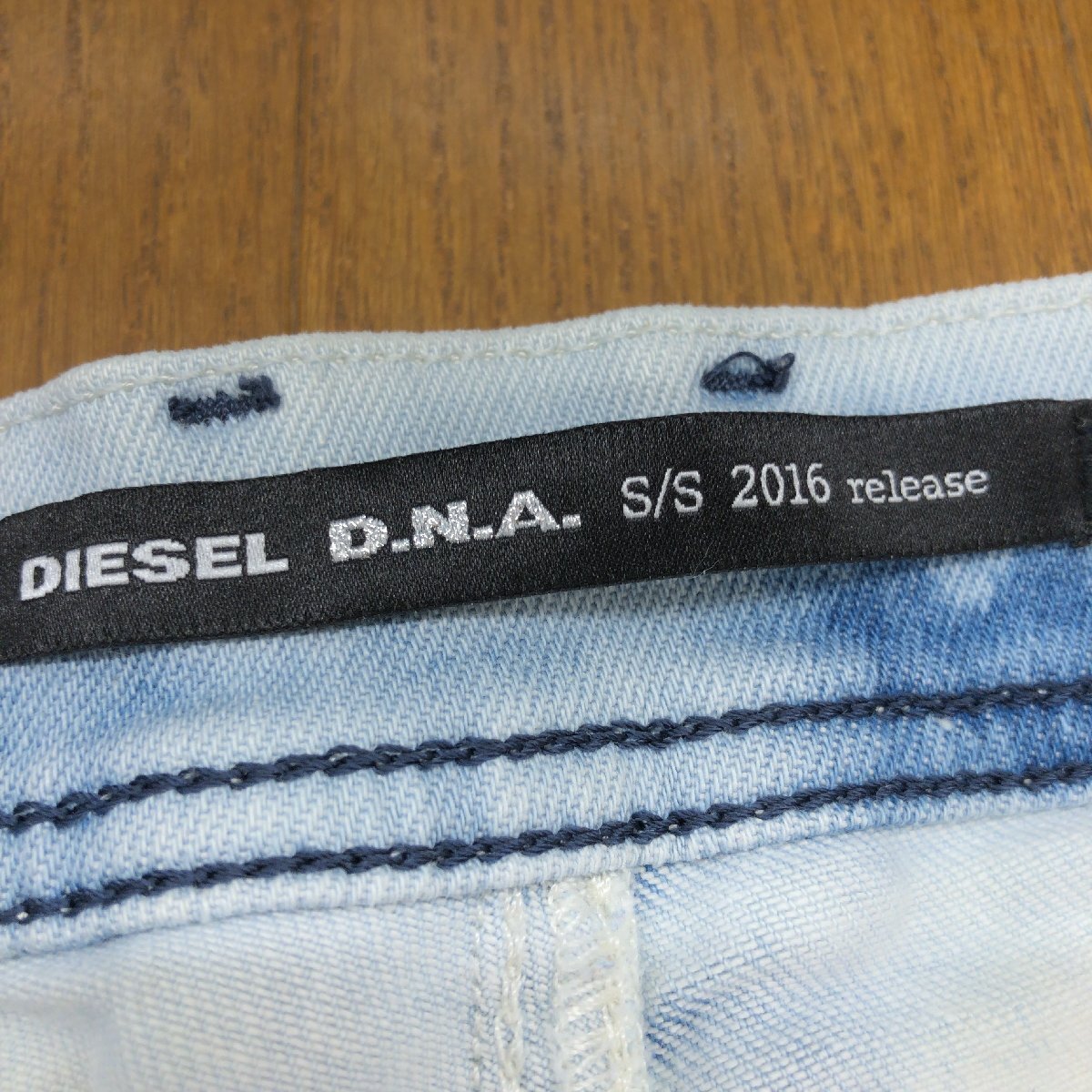 ●伊製 DIESEL ディーゼル TEPPHAR 0852J DNAライン USED加工 ストレッチ キャロットデニム パンツ 28 w82 ライトインディゴ ジーンズ_画像3