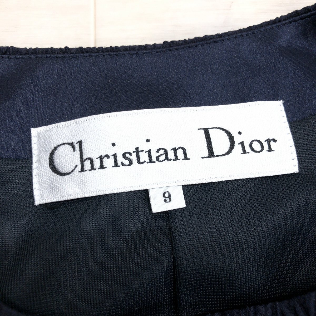 ●美品 Christian Dior クリスチャンディオール プリーツ加工 シルク スカートスーツ 上下セットアップ 9(M) 濃紺 ノーカラージャケット_画像3