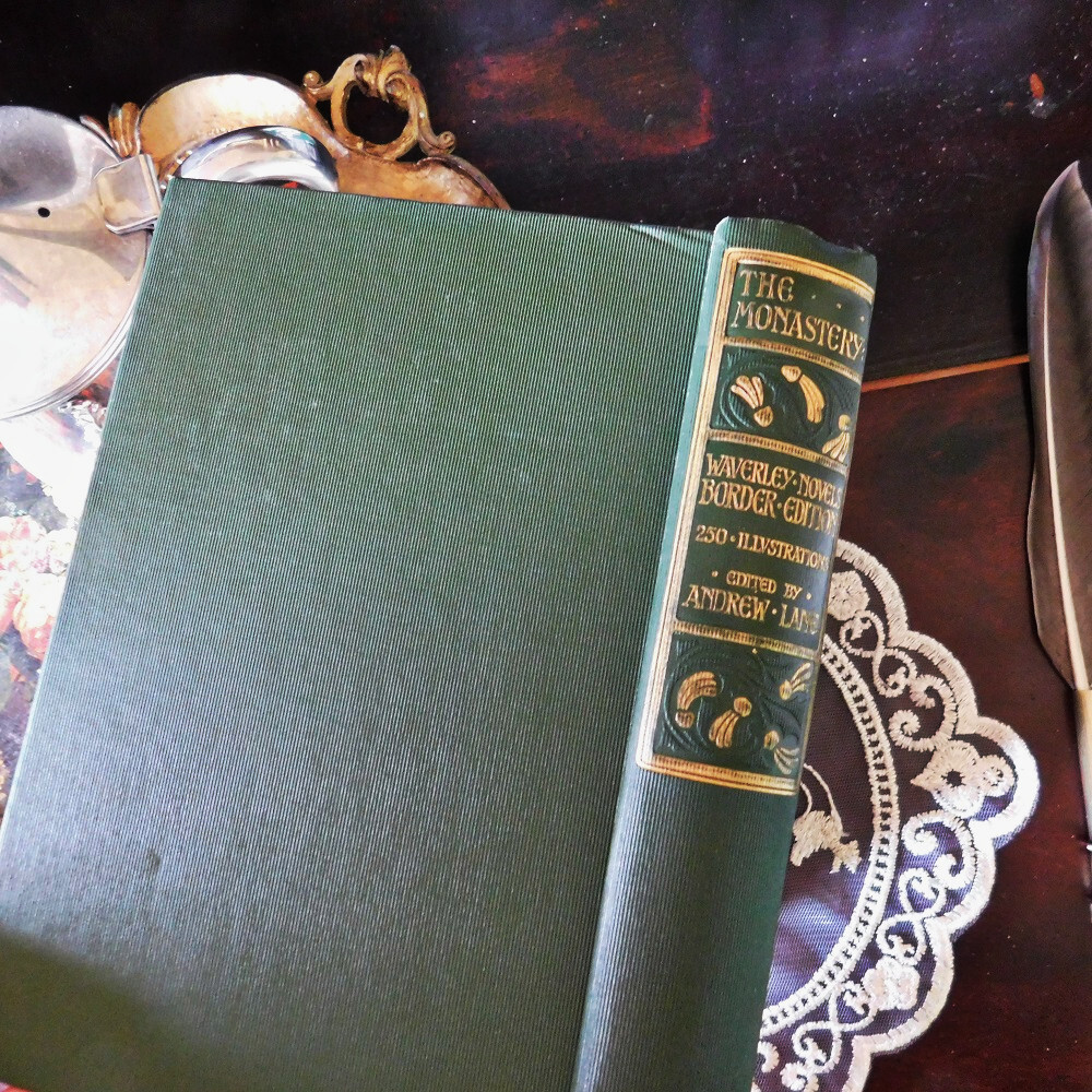 *+:.。1901年　修道院の物語　エレガントな表紙付き　古書　ヴィンテージ本　アンティークブック　洋書　ディスプレイ　英国　深緑