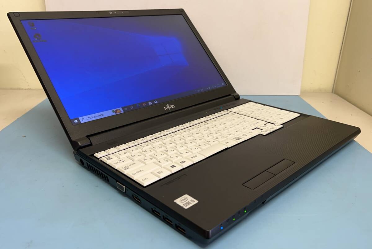 中古ノートパソコン★Windows10★Fujitsu Core i5-10310U/@2.21GHz/8GB/SSD 256GB/15インチ以上★_画像3