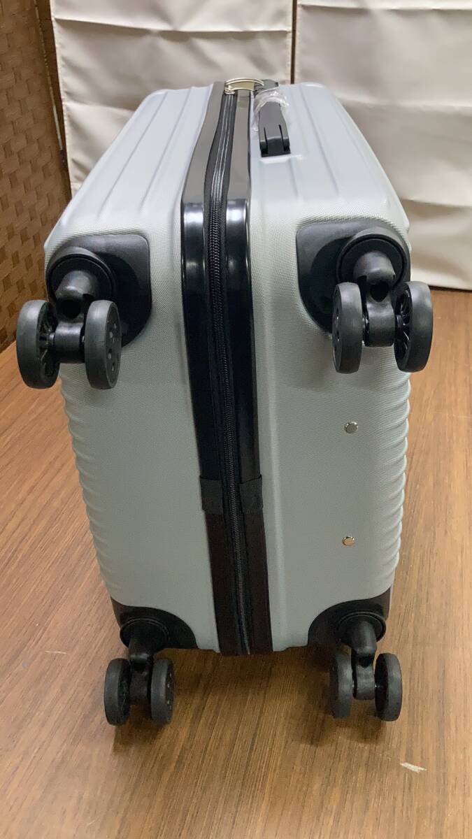 スーツケース　Mサイズ　シルバー　キャリーバック　キャリーケース　SC101-24-SV_画像4