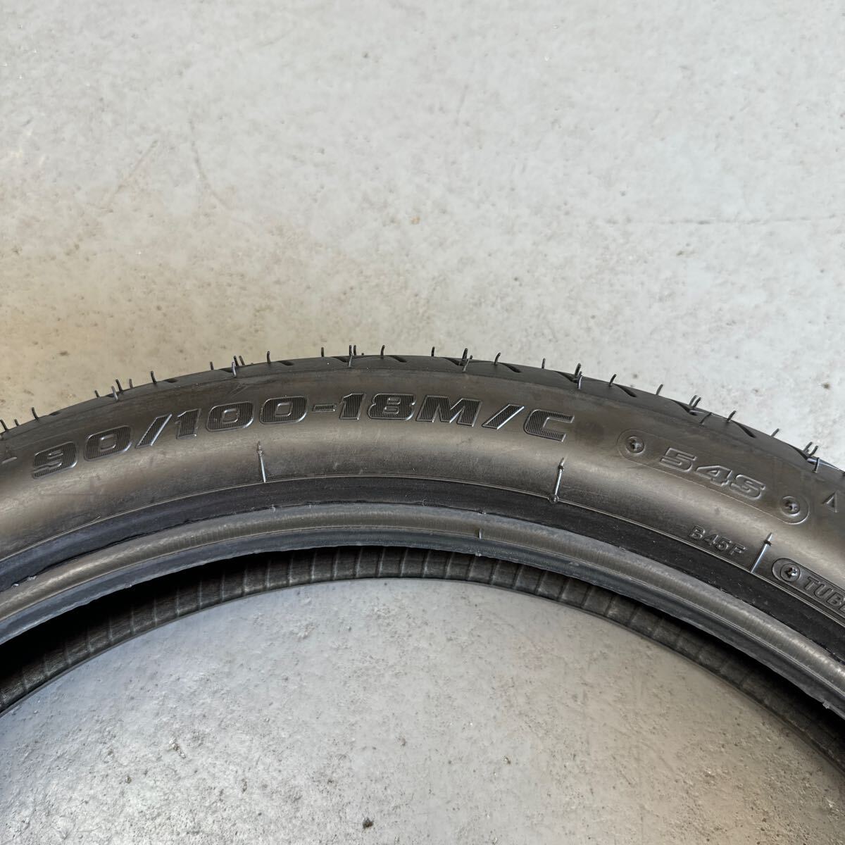 未使用品☆BRIDGESTONE BATTLAX BT45F 90/100-18M/C 1本☆の画像4