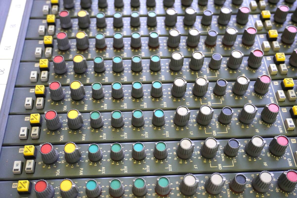 Soundcraft　200デルタ（24チャンネルミキサー）_画像9