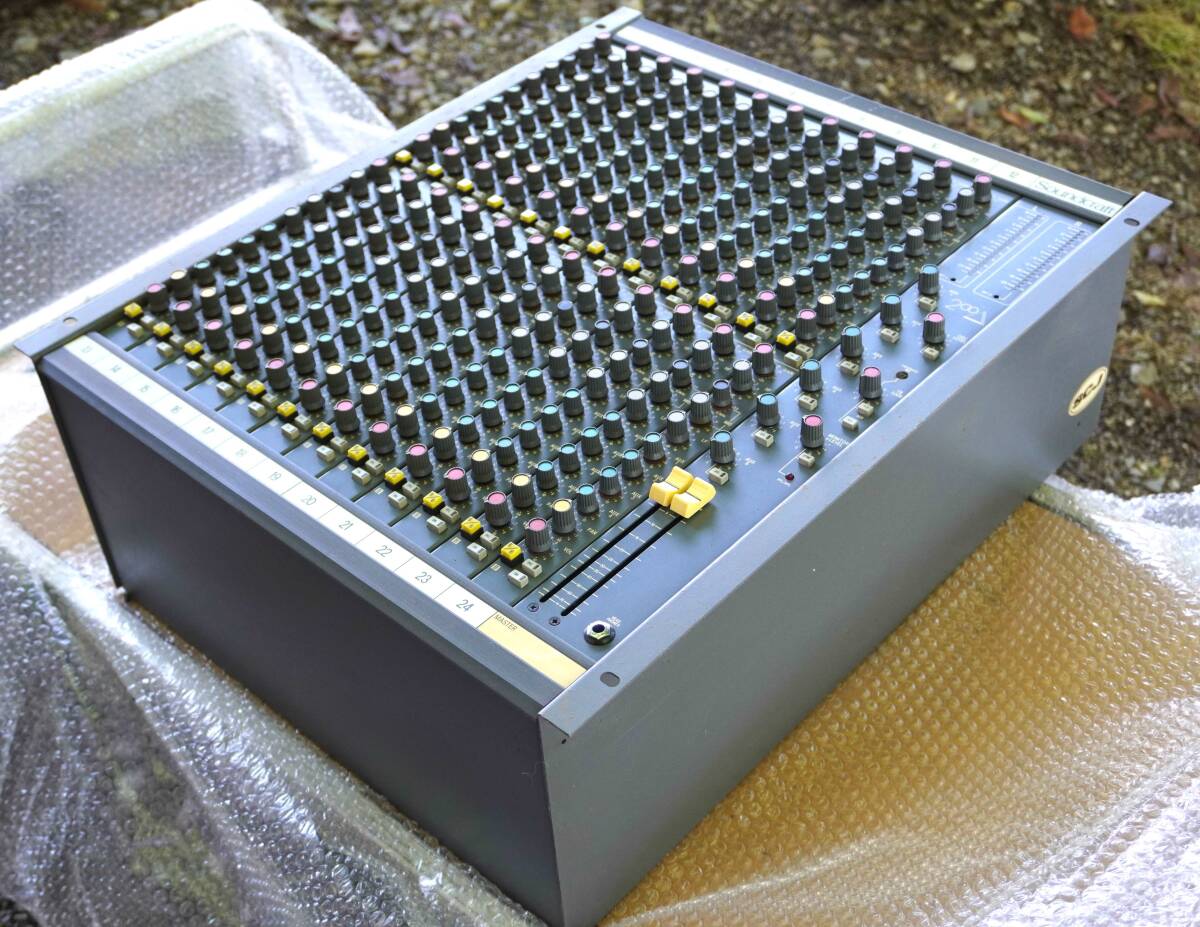 Soundcraft 200 Delta (24 channel mixer )