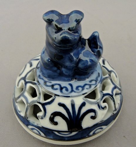  Kutani ....15.5cm blue and white ceramics height .. person censer Kutani .... kiln used beautiful goods also box angle luck 