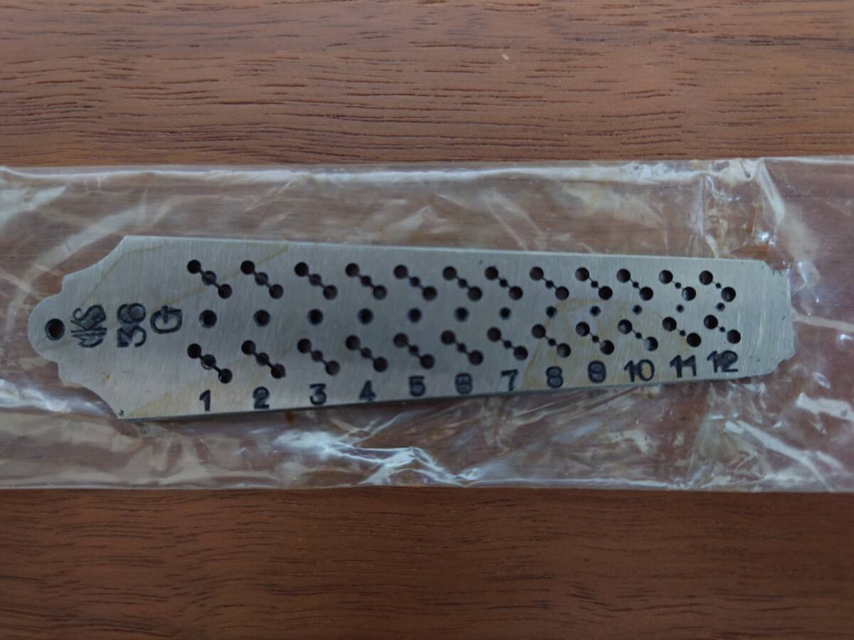  clock repair tool [MKS PLATE 36HOLES 0.3mm~1.5mm left screw ] screw cut . feather . board Akira .. made in Japan 