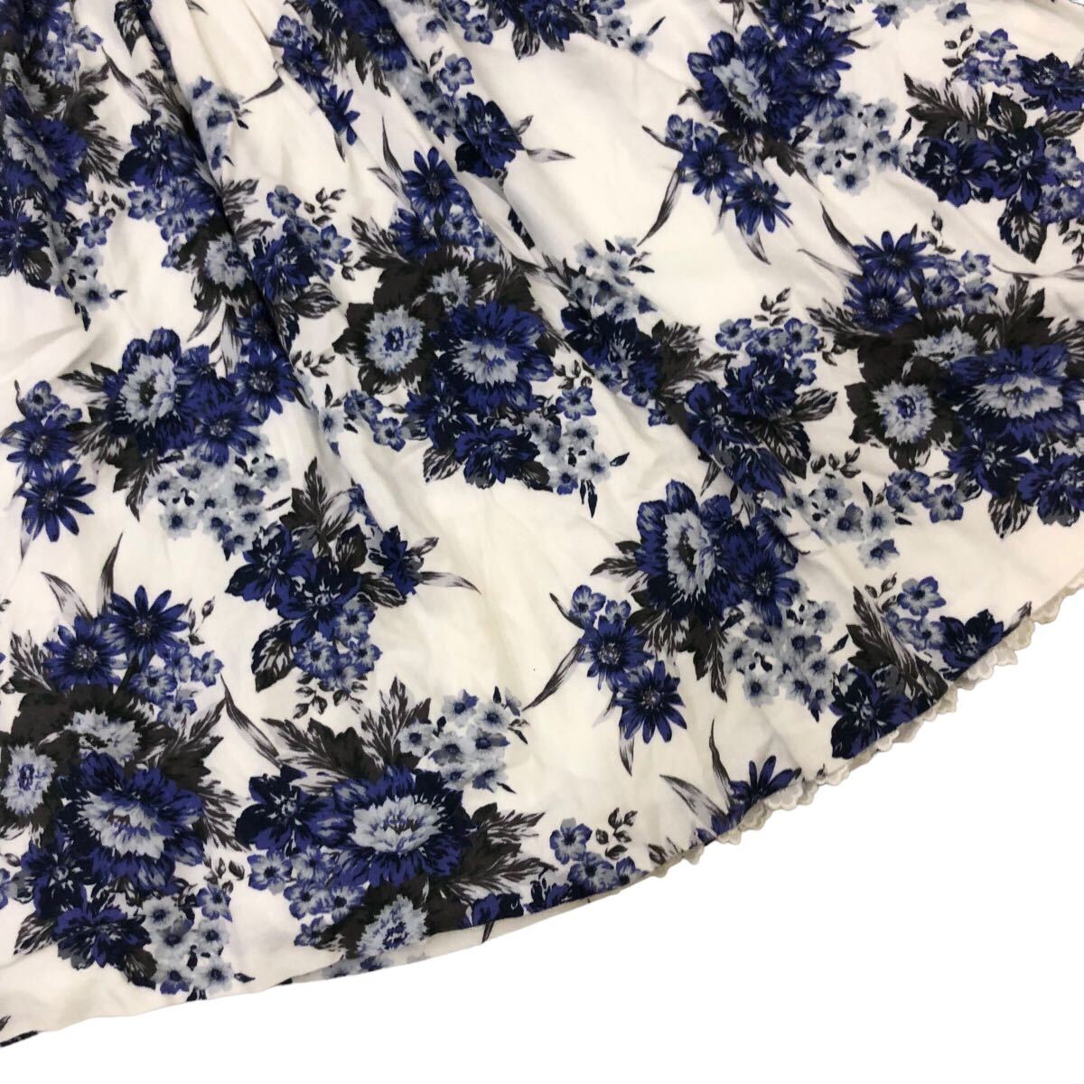 NB224 Lois CRAYON ロイスクレヨン フレアスカート スカート ボトムス ウール混 ホワイト系 花柄 総柄 レディース M 日本製_画像3