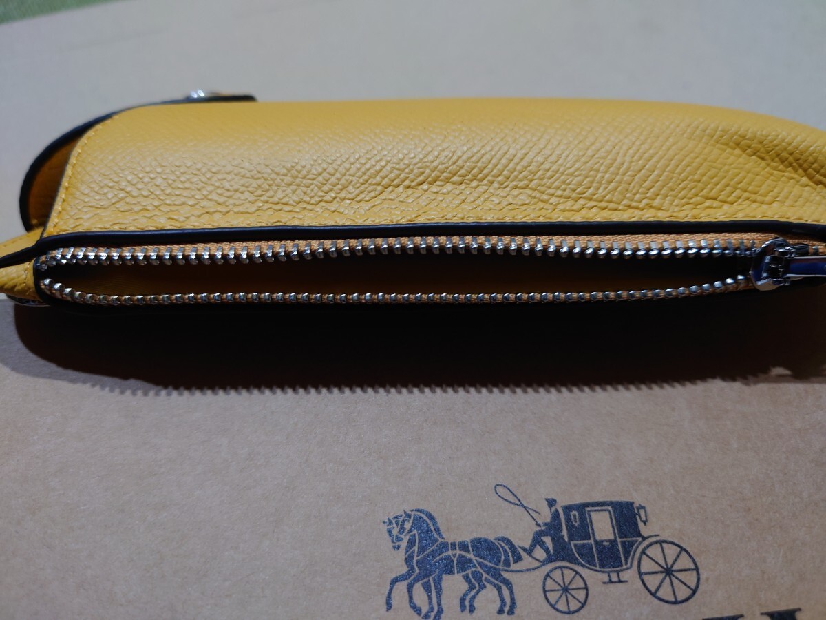 【1スタ】C-552 新品未使用 COACH スマホショルダー 並行輸入品_画像4