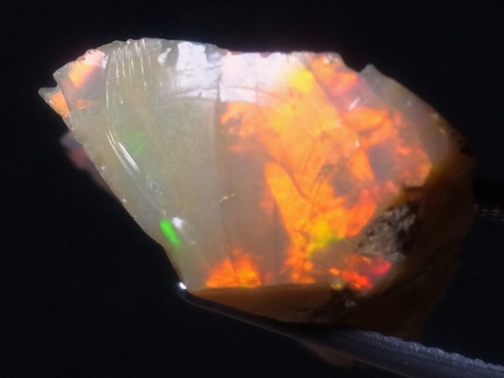 8.68ct 新品・ハニカム天然オパール母岩付き原石 エチオピア産の画像5