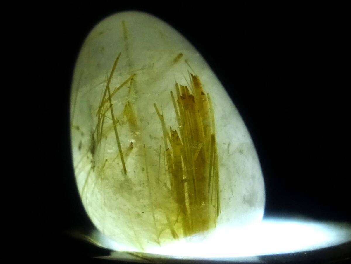 24.41ct natural rutile quartz ( needle entering crystal ) burnishing raw ore Brazil production 