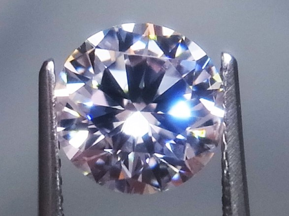 3.43ct 8mm 究極のExcellent cut 大粒キュービックジルコニア 理想的なラウンドブリリアンカット 人の手が一切触れていない完全未使用品_画像4