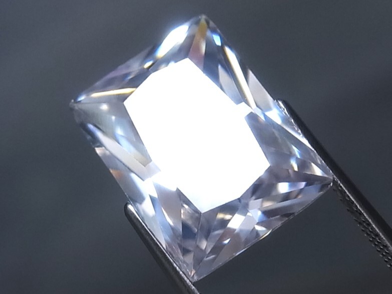 18.61ct 15ｘ11㎜up バケットプリンセスカット・特大キュービックジルコニア 人の手が一切触れていない完全未使用新品_画像5