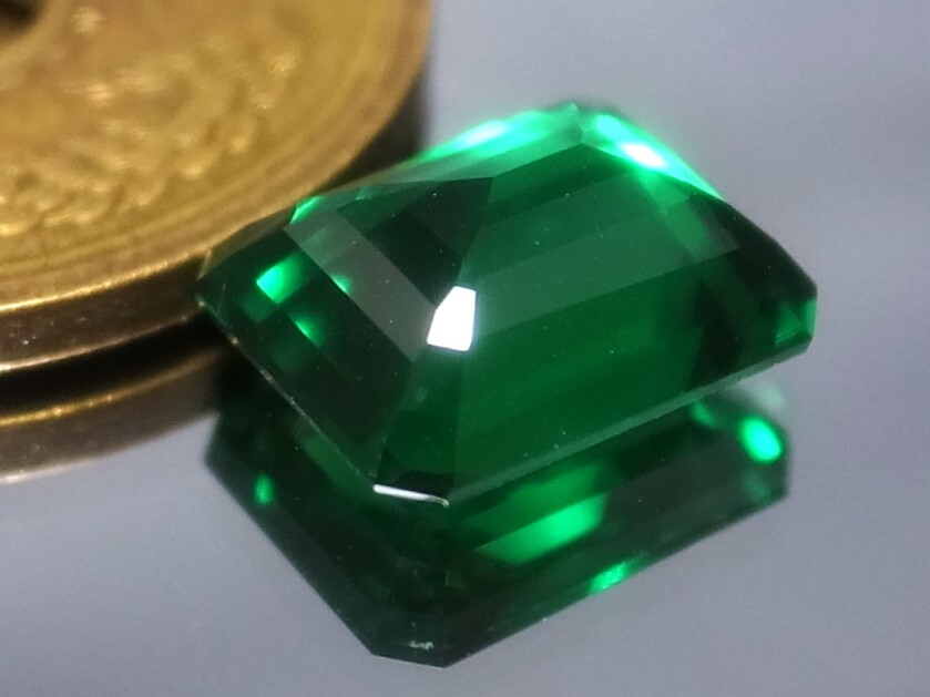 4.81ct 新品・大粒サイズ・エメラルドカラー合成人造宝石ヤグセラミック ＹＡＧ （イットリウム・アルミニウム・ガーネット）の画像7