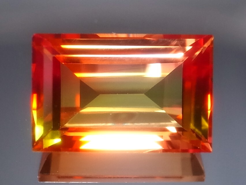 9.37ct 新品・バイカラーサファイア(パパラチア＆イエローカラー)　very good cut 変色効果有 合成コランダム_画像4