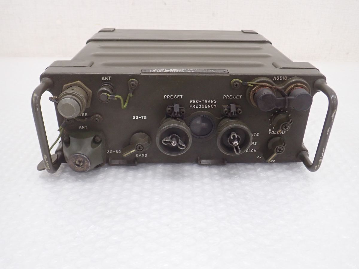D711-100　①米軍 軍用無線機 RT-841/PRC-77　 RECEIVER TRANSMITTER, RADIO　USA　軍用トランシーバー　中古現状品_画像1