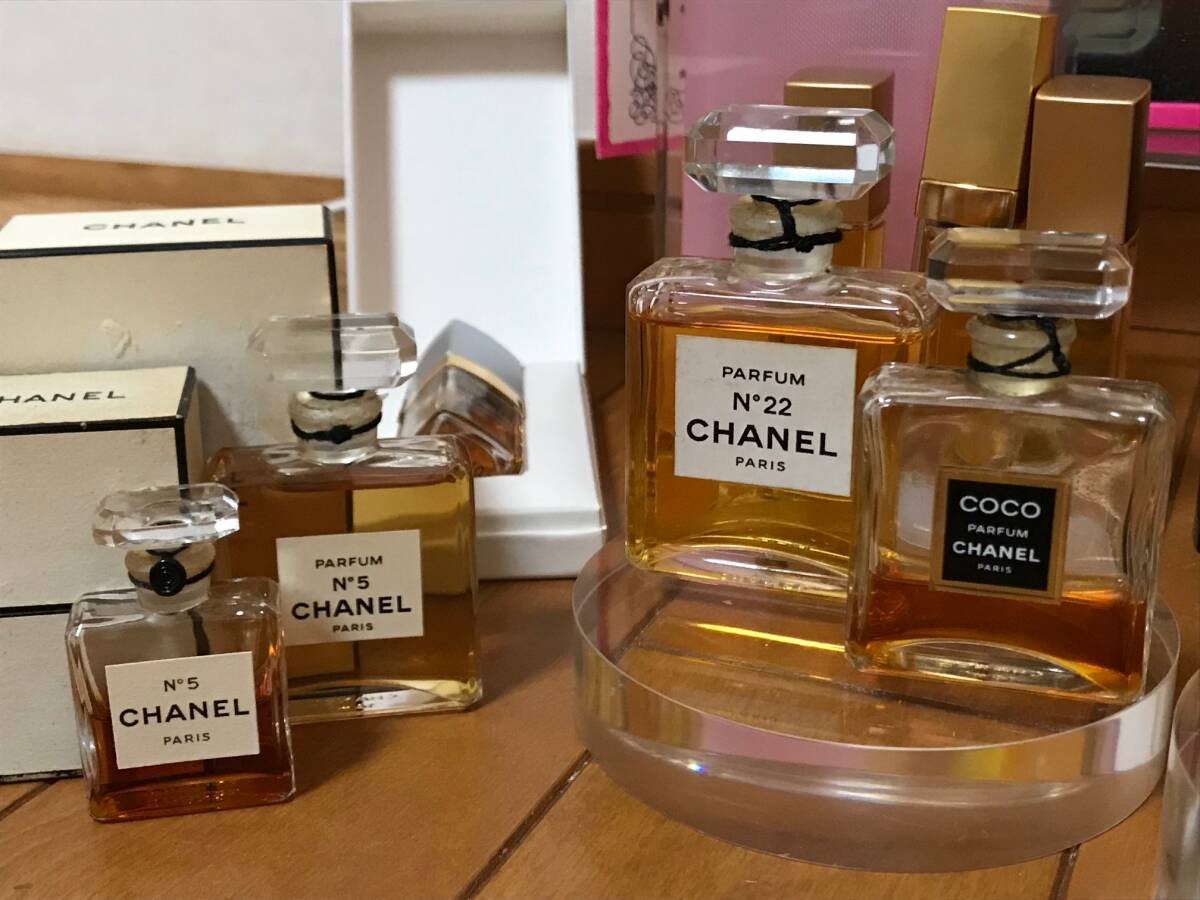  perfume large amount together!! unused * used various Chanel, Dior, Nina Ricci, Jean patu etc. various!!